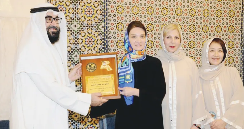 'المرأة الدولية' زارت المسجد الكبير 2 'المرأة الدولية' زارت المسجد الكبير