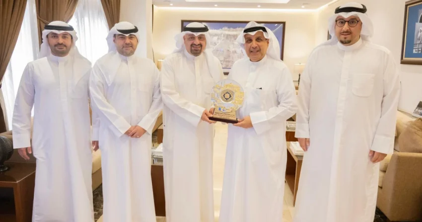 وزير الديوان الأميري يستقبل مجلس إدارة جمعية العلاقات العامة 2 وزير الديوان الأميري يستقبل مجلس إدارة جمعية العلاقات العامة