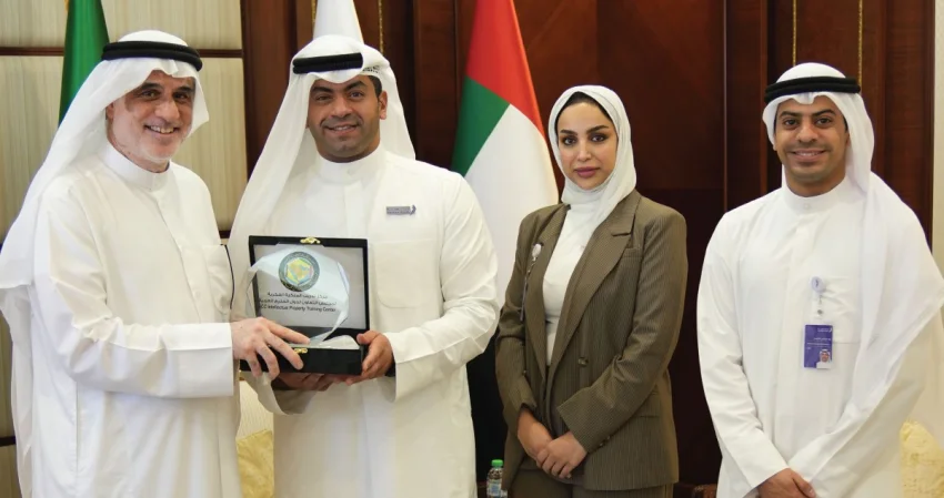 بنك وربة يدعم مسيرة الطلبة المكفوفين التعليمية