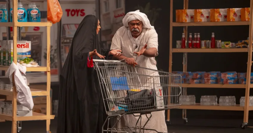 مسرحية 'الباب يوسع جمل'.. كوميديا اجتماعية بتكنيك قديم 2 مسرحية 'الباب يوسع جمل'.. كوميديا اجتماعية بتكنيك قديم