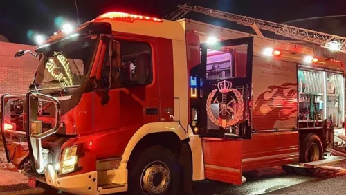 فرق الإطفاء تسيطر على انفجار ناتج عن تسرب غاز في مطعم بالفروانية 2 فرق الإطفاء تسيطر على انفجار ناتج عن تسرب غاز في مطعم بالفروانية