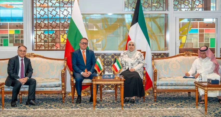 المنيفي بحثت تعزيز العلاقات الاقتصادية والتجارية مع بلغاريا