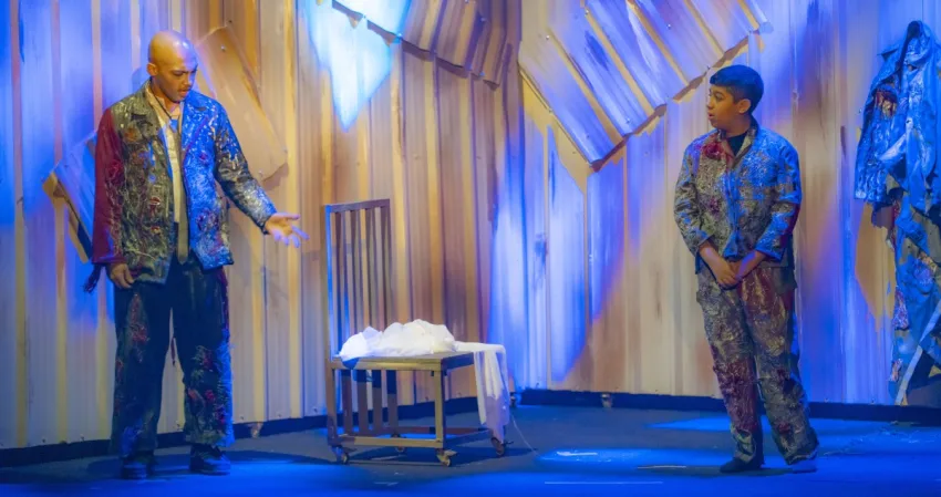 'من دون قصد'... مسرحية تراجيدية إنسانية منضبطة تجسد صراع الخير والشر بأشكال مختلفة