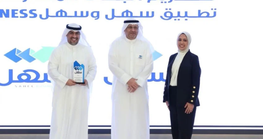 العمر يُكرّم 'السكنية' نظير تميزها في الخدمات الإلكترونية 2 العمر يُكرّم 'السكنية' نظير تميزها في الخدمات الإلكترونية