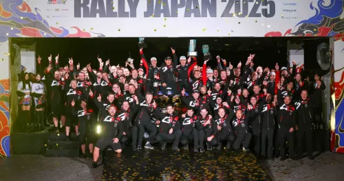 'تويوتا جازو' للسباقات يحتل المراكز الثلاثة الأولى في رالي اليابان