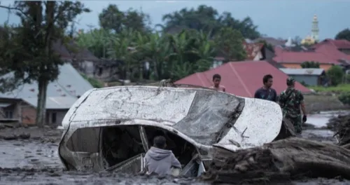 إندونيسيا: مقتل 84 وفقدان العشرات جراء فيضانات وانهيارات ضربت جزيرة سومطرة