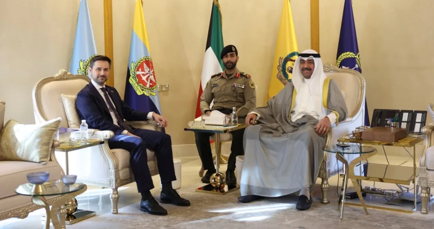 وزير الدفاع يستقبل سفير بولندا 2 وزير الدفاع يستقبل سفير بولندا