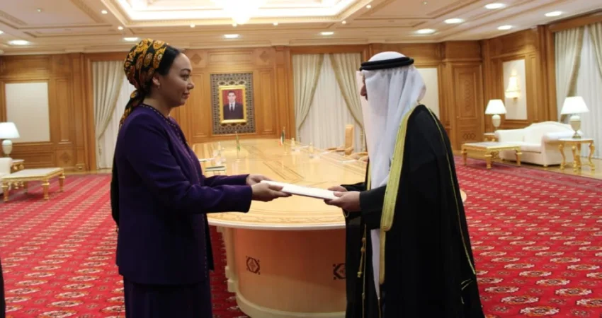 العدواني يقدم أوراق اعتماده سفيراً غير مقيم لدى تركمانستان 2 العدواني يقدم أوراق اعتماده سفيراً غير مقيم لدى تركمانستان