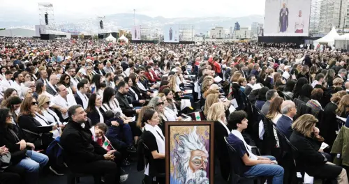 البابا يغادر لبنان ويحيي طرابلس والبقاع ويدعو لوقف القتال