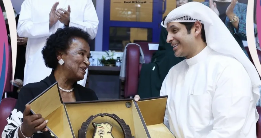 المطيري افتتح 'طائرة غرب آسيا' للسيدات 2 المطيري افتتح 'طائرة غرب آسيا' للسيدات