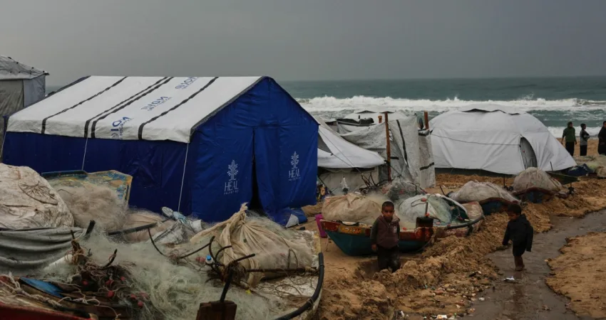 'حماس' تقترح تجميد سلاحها مقابل هدنة طويلة... وإسرائيل: سيُنزع 2 'حماس' تقترح تجميد سلاحها مقابل هدنة طويلة... وإسرائيل: سيُنزع