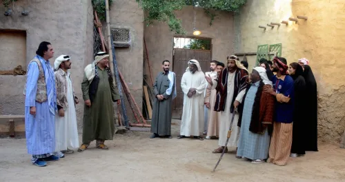 إيمان فيصل...'متوهجة' بين أخيها وزوجها في 'مرضي ودحام'