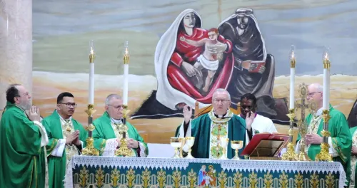 الكاردينال بارولين: منح لقب 'بازيليكا' لكنيسة الأحمدي تقدير عالمي وتكريم لدور الكويت كمنارة للتسامح 6 الكاردينال بارولين: منح لقب 'بازيليكا' لكنيسة الأحمدي تقدير عالمي وتكريم لدور الكويت كمنارة للتسامح