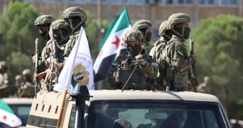 الجيش السوري يعلن غرب الفرات منطقة عسكرية مغلقة... ومقتل جنديين بهجوم 'قسد' قرب مسكنة