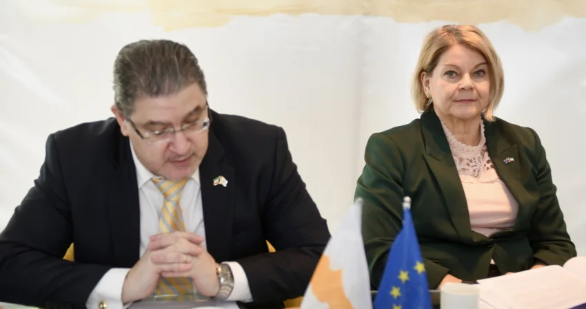 سفيرة الاتحاد الأوروبي: مستعدون للدفاع عن مصالحنا في مواجهة 'سياسات الإكراه عبر الرسوم' 2 سفيرة الاتحاد الأوروبي: مستعدون للدفاع عن مصالحنا في مواجهة 'سياسات الإكراه عبر الرسوم'