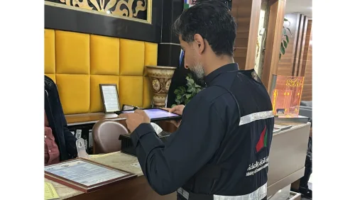 'التجارة': تحرير 17 مخالفة في حملات تفتيشية على منشآت سياحية وفندقية