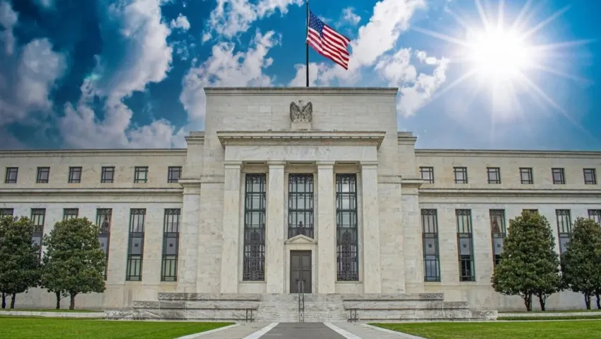 'الفيدرالي' الأمريكي يثبت الفائدة دون تغيير عند 3.5% و3.75%