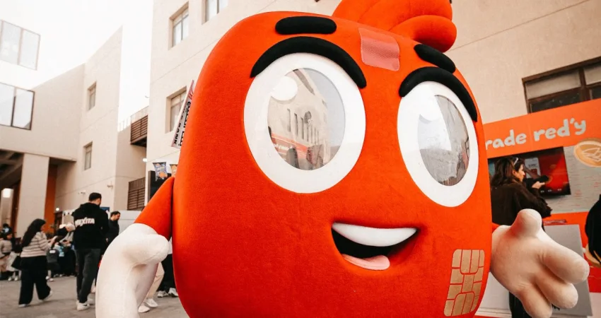 'الخليج' يشارك في كرنفال 'البيان' ويواصل تمكين الشباب