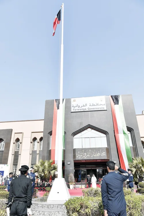 المحافظات تحتفل بمراسم رفع العلم 8 المحافظات تحتفل بمراسم رفع العلم