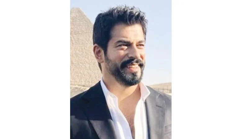 بوراك أوزجفيت صور إعلاناً في مصر