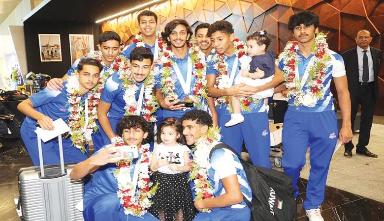 استقبال حافل لـ"طائرة الشباب"