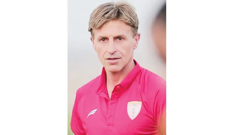 أرسوف… "مشروع مدرب" في القادسية