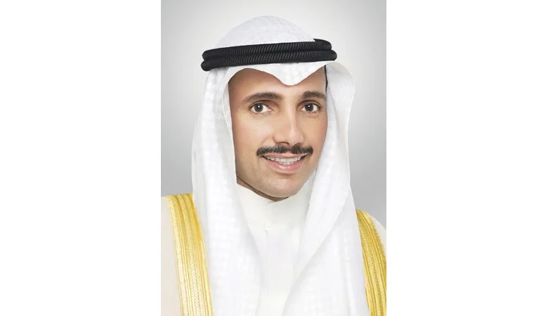 الغانم يتحرى عن فتح حسابين في مصرف لويدز لعقارين في لندن