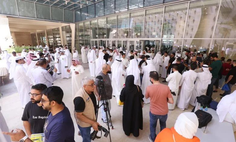 طلبة جامعة الكويت انتفضوا ضد "منع الاختلاط ": اعتفست جداولنا
