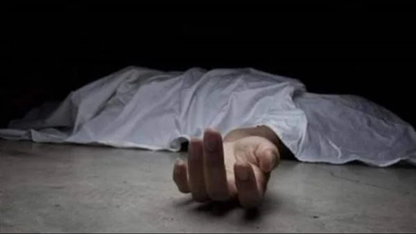 العثور على جثة شاب بدون غارقا في دمائه بتيماء .. وعليه اثار طعن