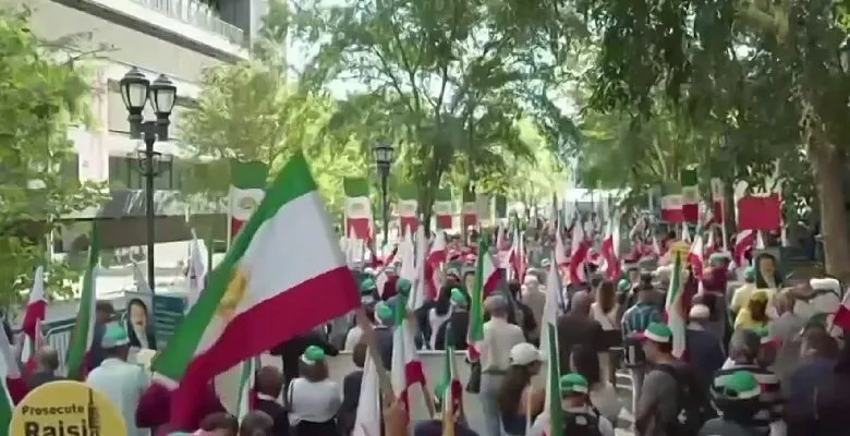 أمام مبنى الأمم المتحدة… آلاف المتظاهرين ينددون بتواجد الرئيس الإيراني إبراهيم رئيسي