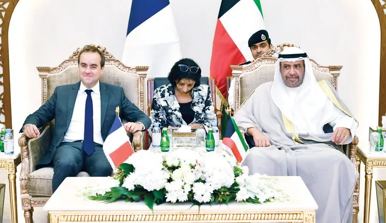 الفهد: توحيد الجهود وتبادل الخبرات مع القوات المسلحة الفرنسية