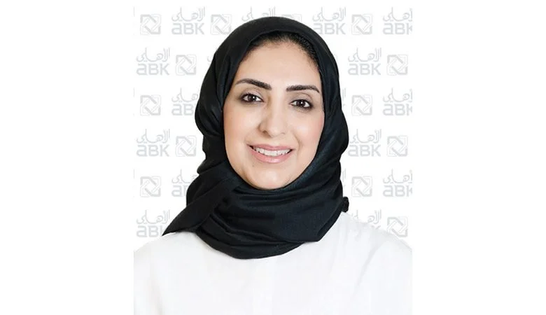 "الأهلي" يعرّف طلبة الجامعة الدولية بمزايا حساب الطالب "A+"
