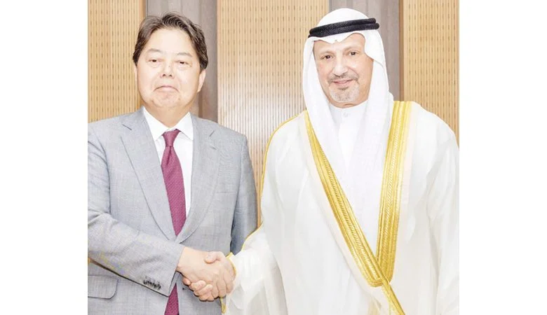 العبدالله بحث مع وزير خارجية اليابان تعزيز التعاون بمختلف القطاعات الحيوية