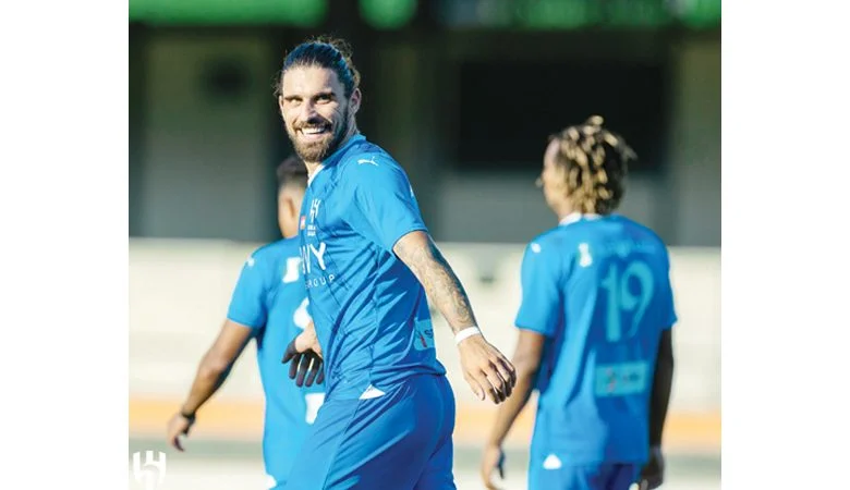 الهلال والاتحاد يلتقيان الخليج والتعاون