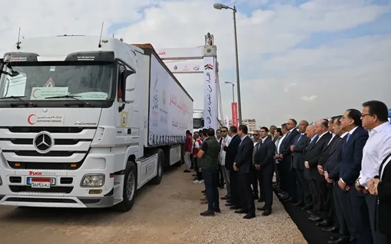 مصر تطلق اكبر قافلة مساعدات اغاثية انسانية لأهالي غزة تقدر بنحو 2510 أطنان