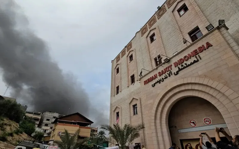 استشهاد 12 فلسطينيا واصابة العشرات جراء قصف اسرائيلي على المستشفى الاندونيسي بقطاع غزة