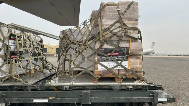 إقلاع الطائرة الـ20 من الجسر الجوي الكويتي للأشقاء في غزة تحمل 10 أطنان مواد إغاثية