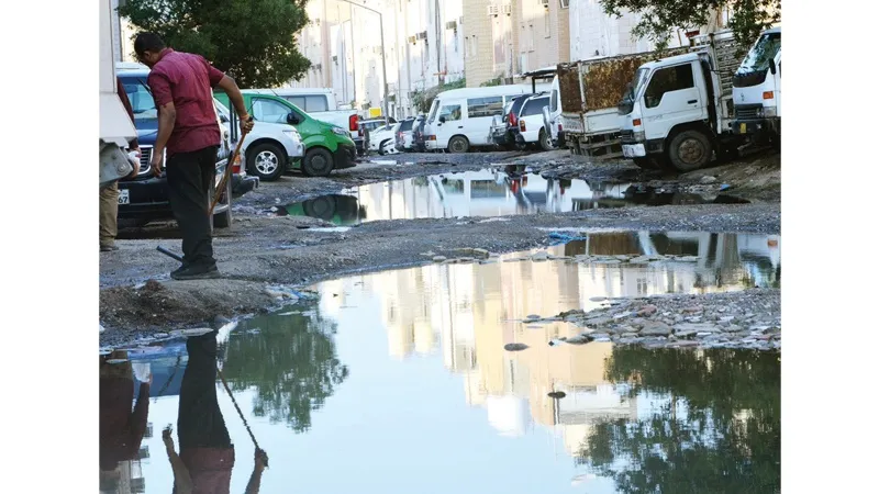 قاطنو الجليب: ضقنا ذرعاً… انقلونا إلى منطقة أخرى
