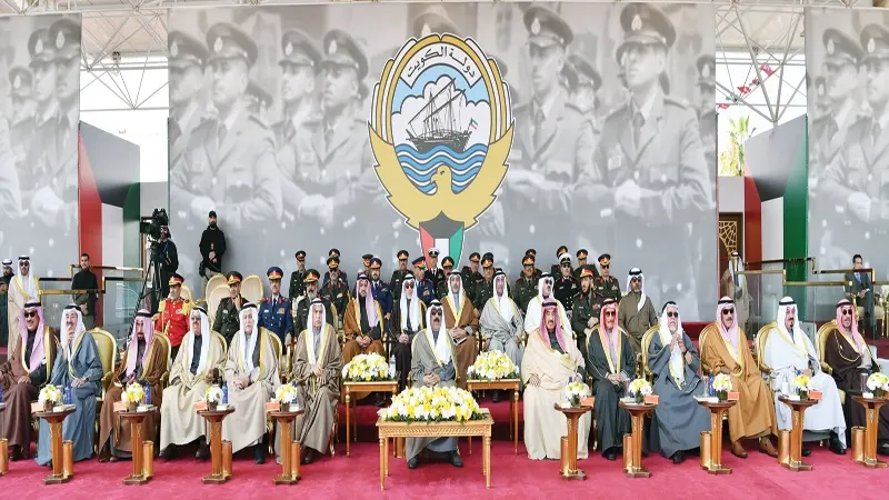 الأمير رعى تخريج الدفعة 23 من الضباط الجامعيين