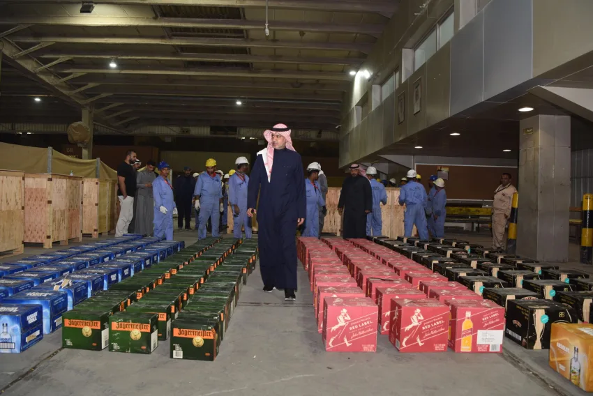 الداخلية : ضبط 13,422 زجاجة خمر تقدر قيمتها مليون دينار كويتي