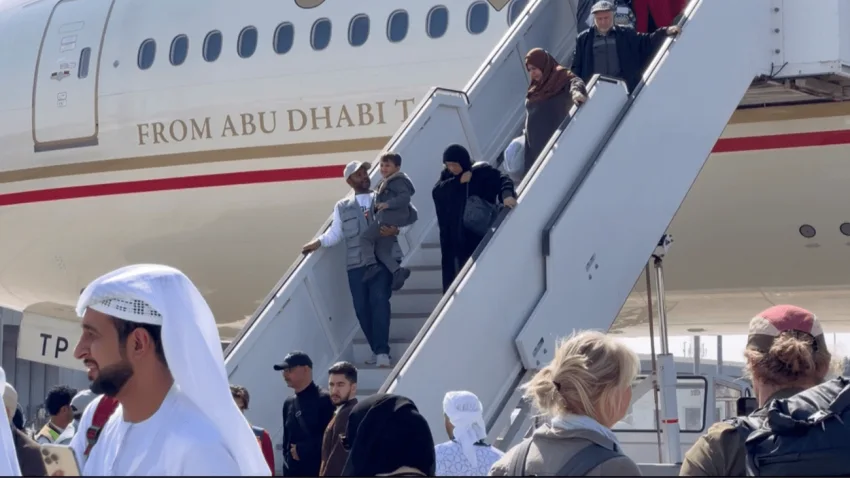 الإمارات تستقبل الدفعة العاشرة من الأطفال الفلسطينيين الجرحى ومرضى السرطان