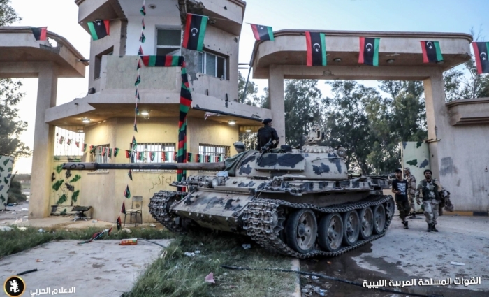 قوات من الجيش الليبي في منطقة العزيزية جنوب العاصمة (أ ف ب)