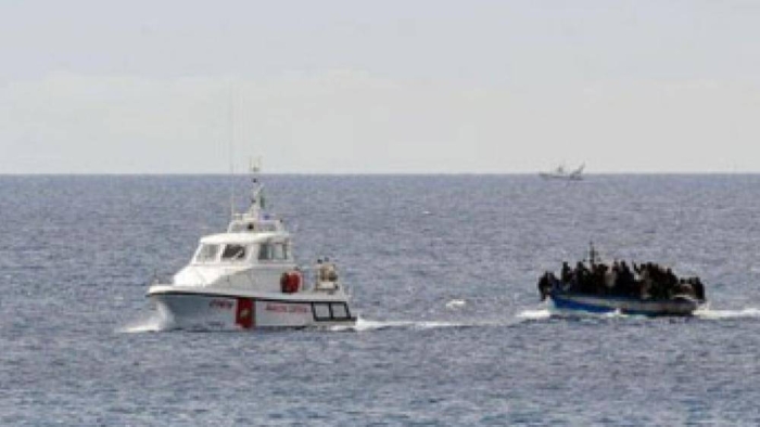 مركب يحمل مهاجرين غير شرعيين في البحر الأحمر بوقت سابق ( الوطن)