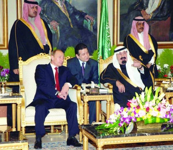 الملك عبدالله - رحمه الله - مستقبلا الرئيس بوتين في فبراير 2007