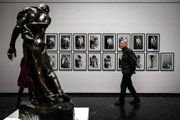 A man visits the exhibition «Drapery in all its splendor» displaying drawings by Michelangelo, Duerer, Degas or Rodin but also sanguine drawings by Picasso or photos by Man Ray, on December 2, 2019 at the Beaux-Arts museum. (Photo by JEAN-PHILIPPE KSIAZEK / AFP) / RESTRICTED TO EDITORIAL USE - MANDATORY MENTION OF THE ARTIST UPON PUBLICATION - TO ILLUSTRATE THE EVENT AS SPECIFIED IN THE CAPTION