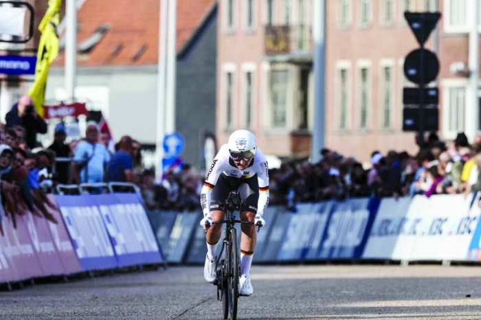 Germany's Lisa Brennauer competes in the women' elite time trial race of the UCI World Championships Road Cycling Flanders 2021, in Bruges, on September 20, 2021. - UCI World Championships Road Cycling Flanders 2021 takes place from September 19 until September 26, 2021, in several cities in the Belgian region of Flanders. (Photo by Kenzo TRIBOUILLARD / AFP)