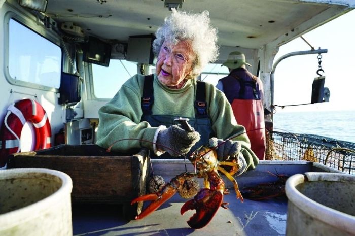 امرأة عمرها 101 سنة تصيد