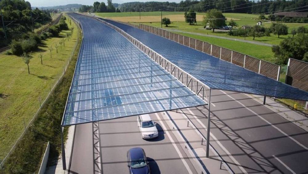 Illustration Photovoltaik über Autobahn A4