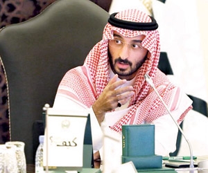 أمير مكة بالإنابة يستعرض مشروعات بالمنطقة