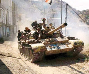 قوات الشرعية تطارد الحوثيين بالساحل وتؤمن دخول الم